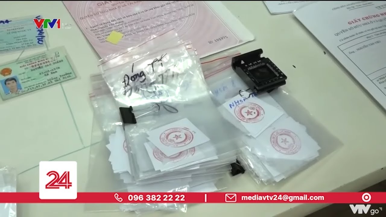 Công chứng viên học cách phân biệt giấy tờ giả công nghệ cao | VTV24