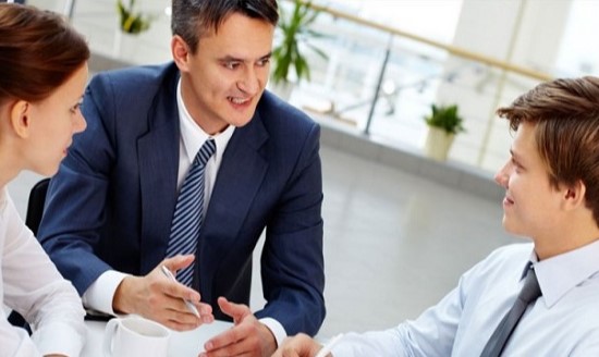 Nhận dạng người yêu cầu công chứng và kiểm tra giấy tờ