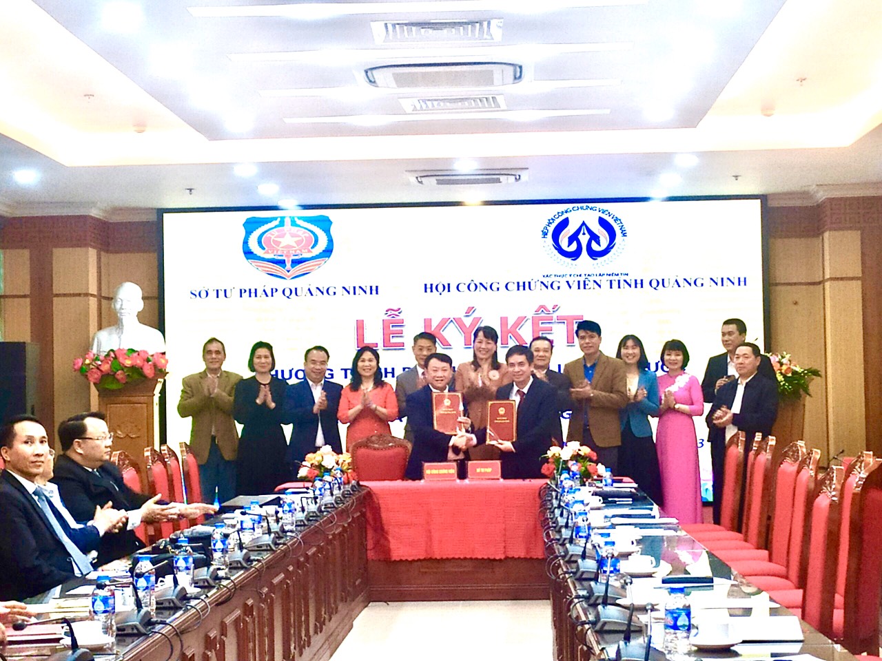 Lễ ký kết chương trình phối hợp quản lý nhà nước về luật sư và công chứng